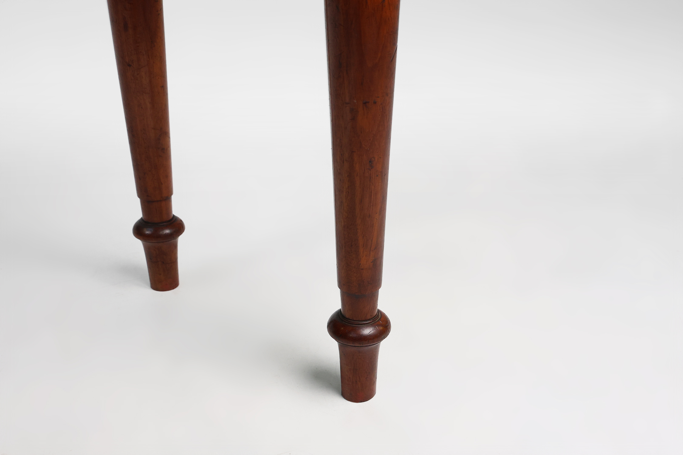 Elegant Mid 19th century English side table in full woodthumbnail